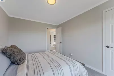 11165 Lochard St, Oakland, CA 94605 - Photo 45