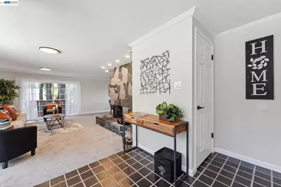 11165 Lochard St, Oakland, CA 94605 - Photo 7