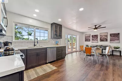 11165 Lochard St, Oakland, CA 94605 - Photo 25