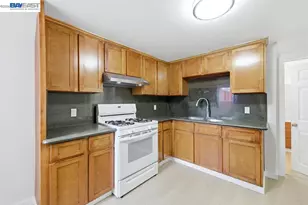 7419 Hillside St, Oakland, CA 94605 - Photo 9