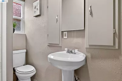24657 Leona Dr, Hayward, CA 94542 - Photo 19