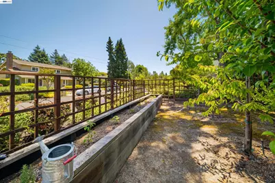 102 Brookfield Dr, Moraga, CA 94556 - Photo 25