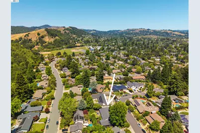 102 Brookfield Dr, Moraga, CA 94556 - Photo 7