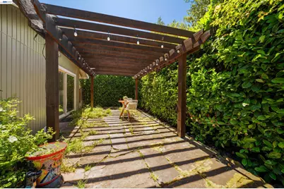 102 Brookfield Dr, Moraga, CA 94556 - Photo 17