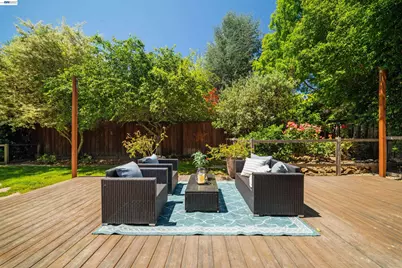 102 Brookfield Dr, Moraga, CA 94556 - Photo 13