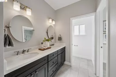 969 63rd St, Oakland, CA 94608 - Photo 39