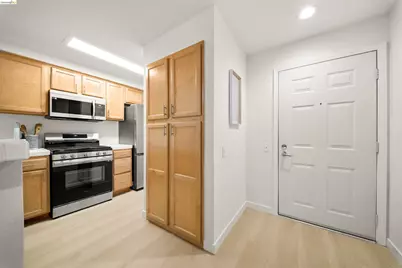 320 Caldecott #116, Oakland, CA 94618 - Photo 3