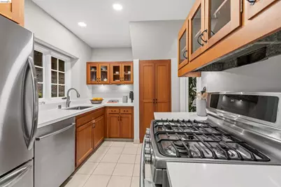 6233 Thornhill Dr, Oakland, CA 94611 - Photo 21