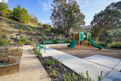 296 Laurel Knoll Dr, Martinez, CA 94553 - Photo 19