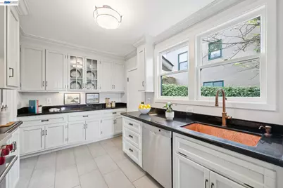 6968 Thornhill Drive, Oakland, CA 94611 - Photo 21