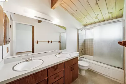 6725 Moore Dr, Oakland, CA 94611 - Photo 27
