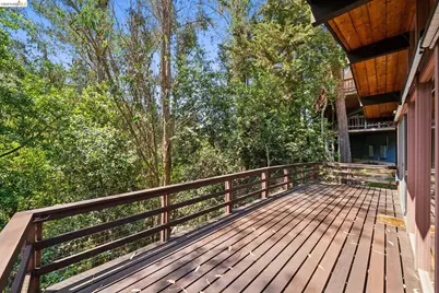 6725 Moore Dr, Oakland, CA 94611 - Photo 15
