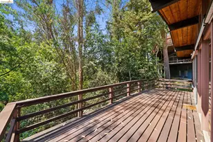 6725 Moore Dr, Oakland, CA 94611 - Photo 15