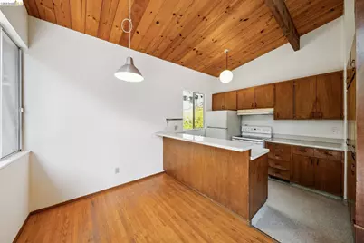 6725 Moore Dr, Oakland, CA 94611 - Photo 17