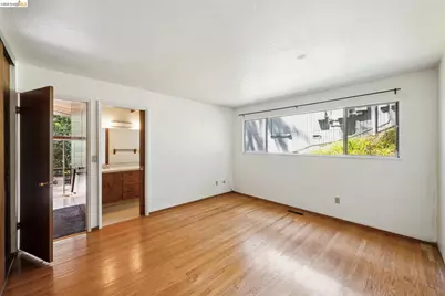 6725 Moore Dr, Oakland, CA 94611 - Photo 23