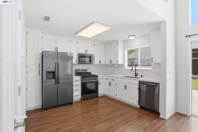 419 Pioneer Ave, Manteca, CA 95336 - Photo 9