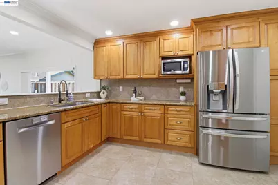 8023 Holanda Ln, Dublin, CA 94568 - Photo 5