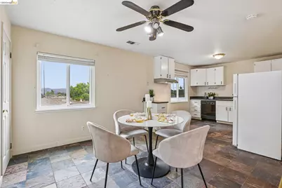 1917 Sequoia Dr, Martinez, CA 94553 - Photo 13