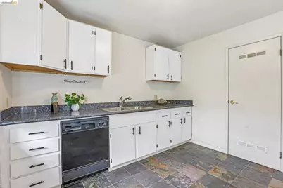 1917 Sequoia Dr, Martinez, CA 94553 - Photo 31