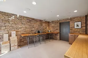 6343 Skyline Blvd, Oakland, CA 94611 - Photo 19