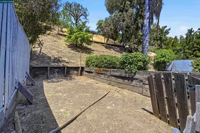 2240 Concord Dr, Pittsburg, CA 94565 - Photo 41