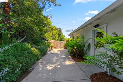 447 Cumberland Dr, Pleasant Hill, CA 94523 - Photo 67