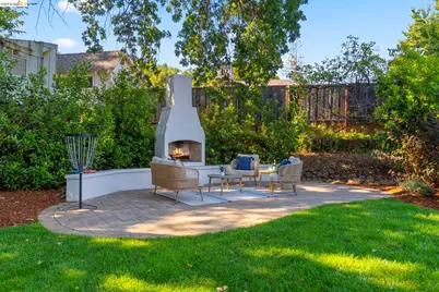 447 Cumberland Dr, Pleasant Hill, CA 94523 - Photo 63