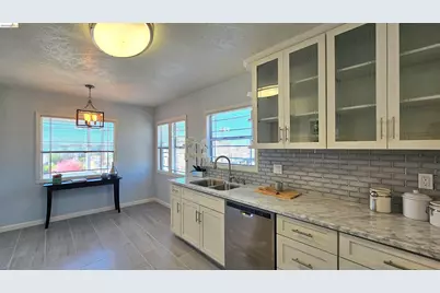 7856 Ney Ave, Oakland, CA 94605 - Photo 9