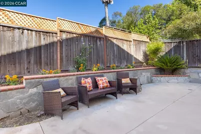 592 Ross, Martinez, CA 94553 - Photo 5