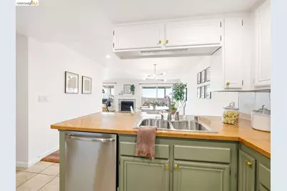 57 Thousand Oaks St, Oakland, CA 94605 - Photo 19