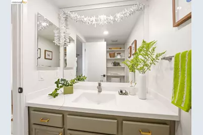 57 Thousand Oaks St, Oakland, CA 94605 - Photo 23