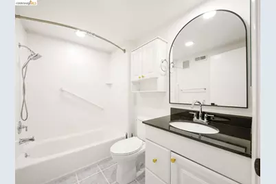 57 Thousand Oaks St, Oakland, CA 94605 - Photo 33