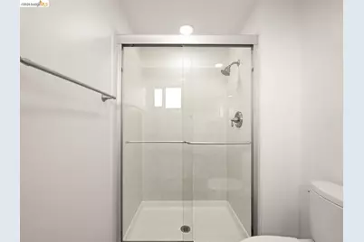 57 Thousand Oaks St, Oakland, CA 94605 - Photo 29