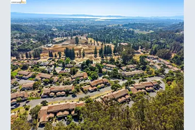 57 Thousand Oaks St, Oakland, CA 94605 - Photo 43