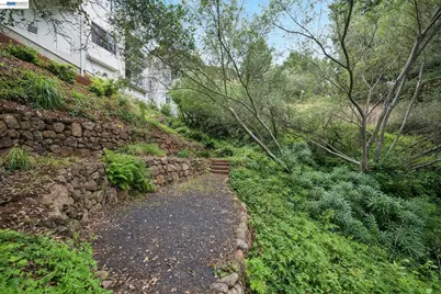 6874 Buckingham Boulevard, Berkeley, CA 94705 - Photo 55