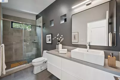 6874 Buckingham Boulevard, Berkeley, CA 94705 - Photo 51
