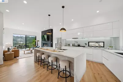 6874 Buckingham Boulevard, Berkeley, CA 94705 - Photo 21