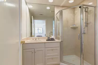 45 Schooner Hl, Oakland, CA 94618 - Photo 37