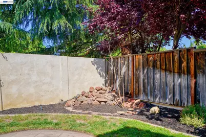 1930 Tahoe Cir, Tracy, CA 95376 - Photo 33