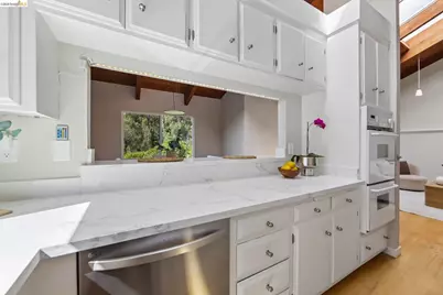 6643 Aitken Dr, Oakland, CA 94611 - Photo 9