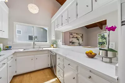 6643 Aitken Dr, Oakland, CA 94611 - Photo 11