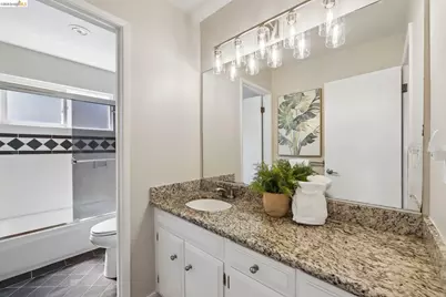 6643 Aitken Dr, Oakland, CA 94611 - Photo 15