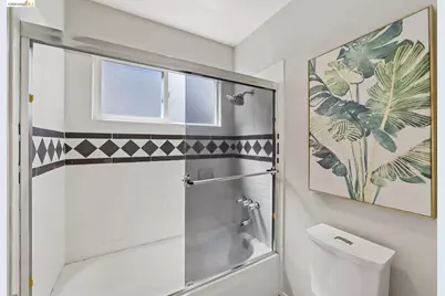 6643 Aitken Dr, Oakland, CA 94611 - Photo 15