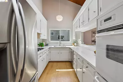 6643 Aitken Dr, Oakland, CA 94611 - Photo 7