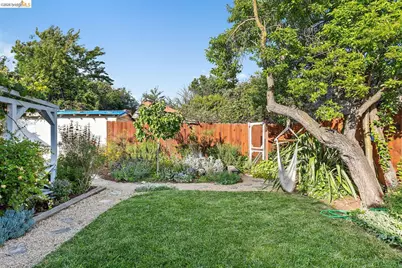 2736 Bartlett St, Oakland, CA 94602 - Photo 31