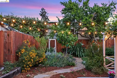 2736 Bartlett St, Oakland, CA 94602 - Photo 29