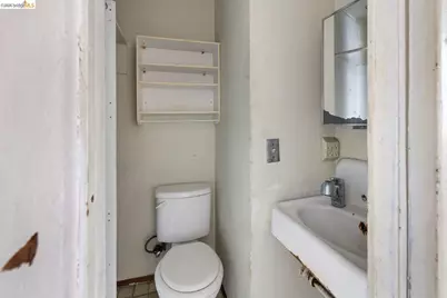1528 International Blvd, Oakland, CA 94606 - Photo 15