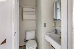 1528 International Blvd, Oakland, CA 94606 - Photo 15