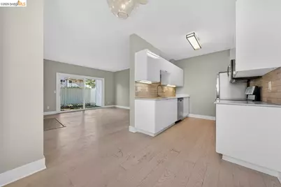 91 Schooner Ct, Richmond, CA 94804 - Photo 9