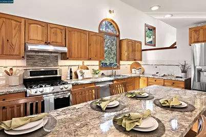 1301 Dewing Ln, Walnut Creek, CA 94595 - Photo 15